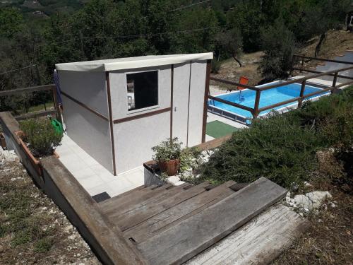 MontefrancoにあるCasa vacanze Il cancello rossoの小さな家