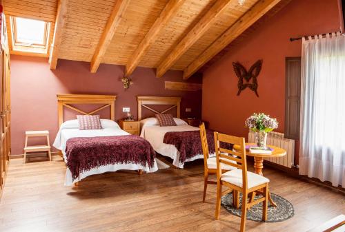 A bed or beds in a room at Apartamentos Rurales Posada de las Hoces