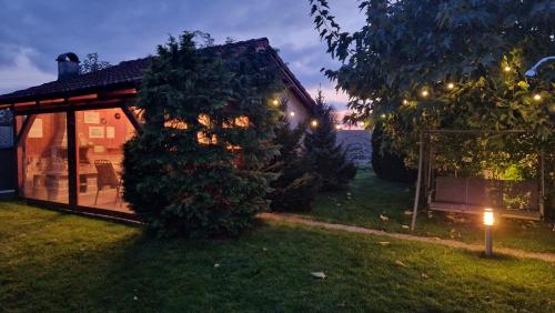 a house with a yard with a view of the water at Rekreační chalupa Pištín in Pištín