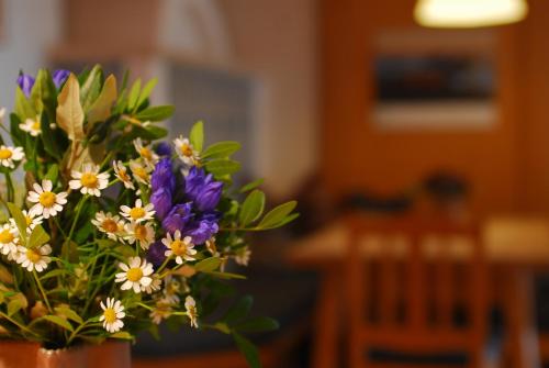 a bouquet of flowers in a vase on a table at Alpenlodge Pfronten in Pfronten