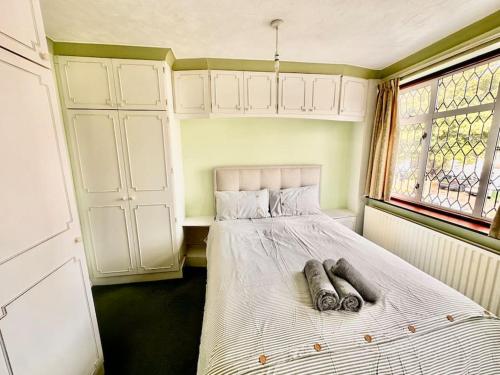 Postel nebo postele na pokoji v ubytování 3 Bedroom House in DA15