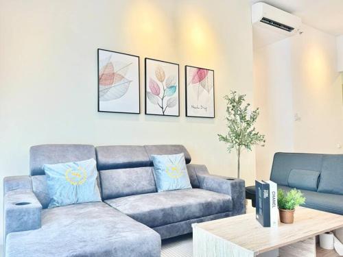 Posezení v ubytování Paradigm Residence 3BR Deluxe Suite Skudai by Luxecocoo CK