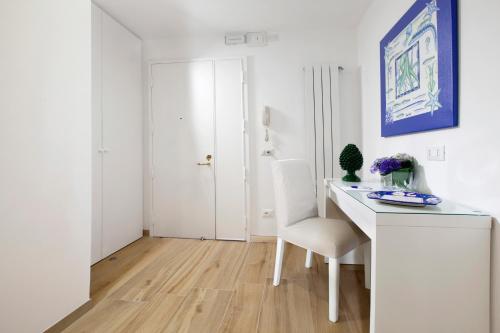 a white room with a desk and a chair at Solymar Suite in Sorrento