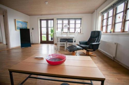 Spacious 2 bedroom apartment downtown with a view