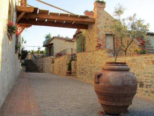 a large vase sitting on the side of a street at Agriturismo Borghetto Il Montino in Rapolano Terme