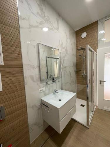 a bathroom with a white sink and a mirror at Ferienwohnung Schulerhaus in Stetten am Kalten Markt