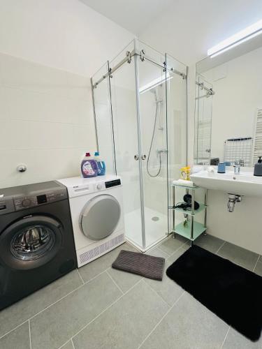 a bathroom with a washing machine and a sink at Schönbrunn Garden Apartments in Vienna