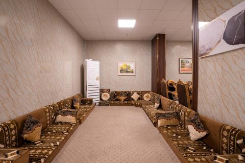a waiting room with leather couches and a mirror at فندق سيف بلص 2 من اورفانا in Makkah