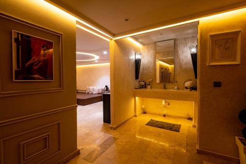 Ένα μπάνιο στο Diwan Casablanca Hotel & Spa