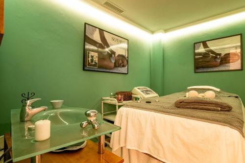 Ένα ή περισσότερα κρεβάτια σε δωμάτιο στο Diwan Casablanca Hotel & Spa