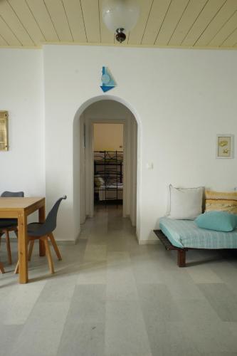 a living room with a couch and a table at casa maia in Kampos Paros
