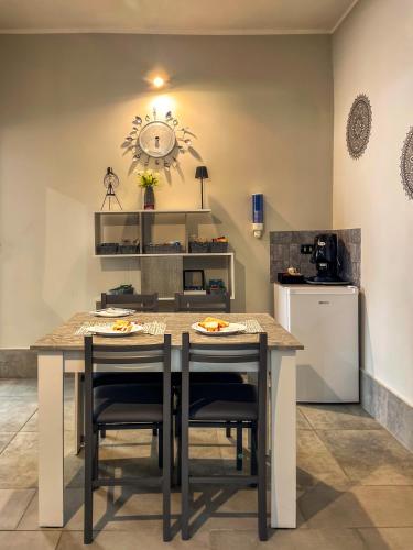 a kitchen with a table with chairs and a refrigerator at B&B Aquino in Terrazza in Aquino