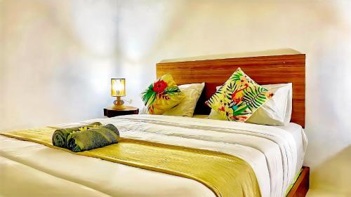 a bed with a wooden headboard and pillows on it at Sentigi Homestay Gili Gede in Gili Gede