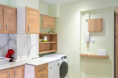 Dapur atau dapur kecil di Dousma Apartment