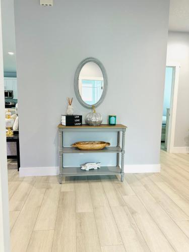 Φωτογραφία από το άλμπουμ του Brand New Tampa Oasis with Private Jacuzzi Retreat σε Lutz