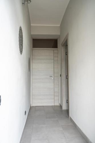 a hallway with a door in a building at B&B Aquino in Terrazza in Aquino