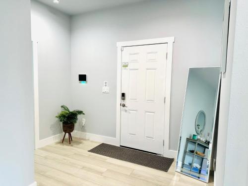 Φωτογραφία από το άλμπουμ του Brand New Tampa Oasis with Private Jacuzzi Retreat σε Lutz
