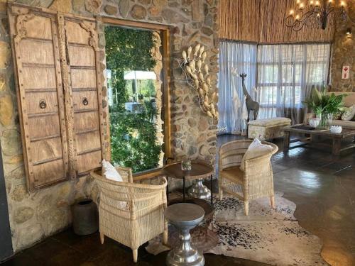 Ruang duduk di Uptown Apartments - Garden Pavillion
