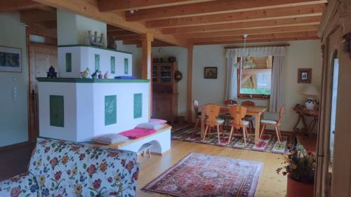 a living room with a couch and a table at Ferienhaus Vier Jahreszeiten in Reichenau