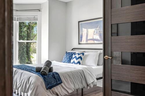 Katil atau katil-katil dalam bilik di Graceful Home Near DT GO Hospitals Waterfalls