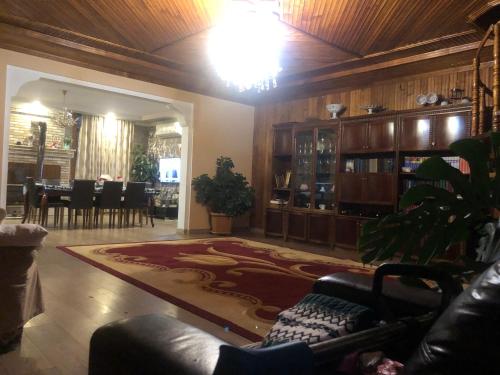 Posezení v ubytování Shonikebi Guest House
