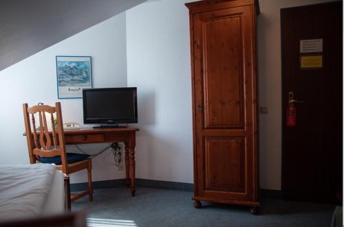 Телевизор и/или развлекательный центр в Mahlzeit - Hotel Brauhaus Weyhausen - Keramikstudio