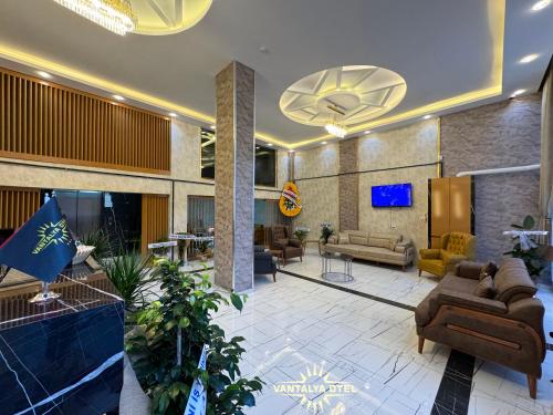 Телевизор и/или развлекательный центр в Vantalya Otel