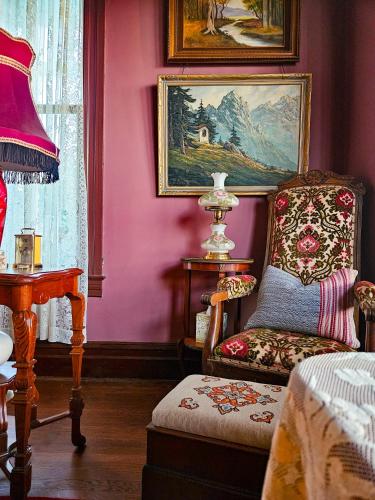 Ένα ή περισσότερα κρεβάτια σε δωμάτιο στο The JD Hyde Historic Inn