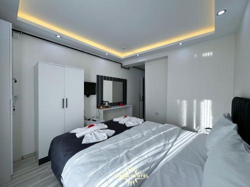 Кровать или кровати в номере Vantalya Otel