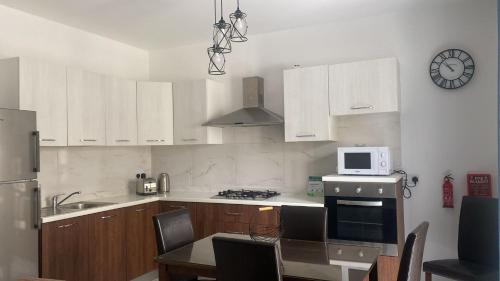 Kuchyň nebo kuchyňský kout v ubytování Apartment Triq is-Silla