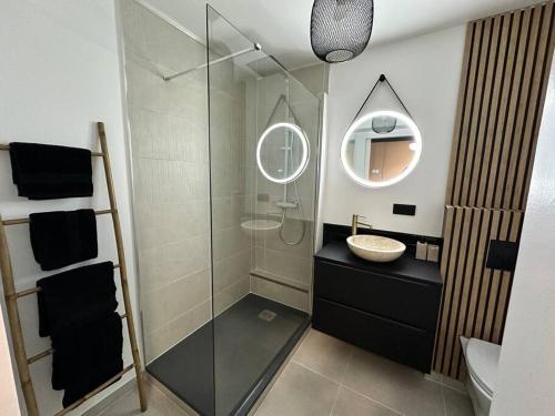 a bathroom with a shower with a sink and a mirror at Charmant Studio Neuf, Hypercentre, Parking, Balcon in Strasbourg