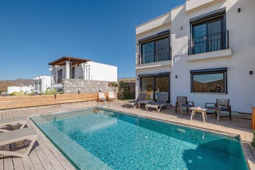 Elegant Villa Private Pool & Stunning Viewsの敷地内または近くにあるプール