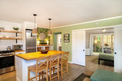 a kitchen with a table and some chairs in a room at The Alani at Kona Shores in Kailua-Kona