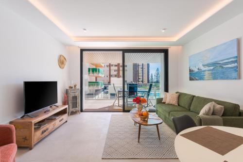 Jade Tower - 2-Bedroom Coastal Luxury Apartment in Fuengirola