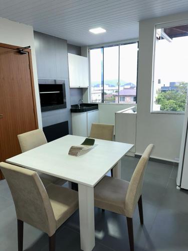 Η κουζίνα ή μικρή κουζίνα στο Residencial Wrubleski SC