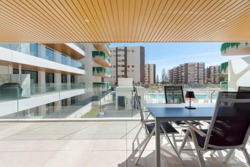 Jade Tower - 2-Bedroom Coastal Luxury Apartment in Fuengirola