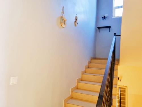 a staircase in a building with a violin on the wall at Magnifique villa avec piscine a Mbour in Mbour