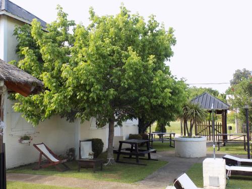 Taman di luar Altos de Unzué