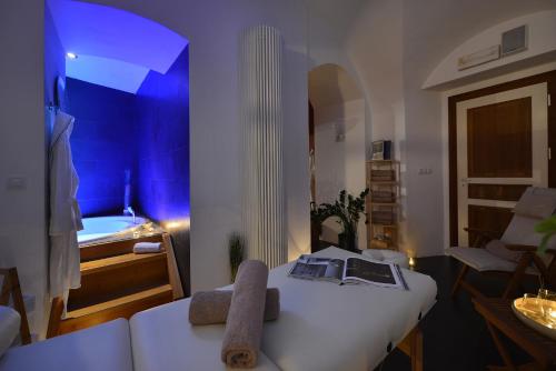 Postel nebo postele na pokoji v ubytování Design Hotel Neruda