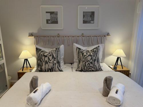 a bedroom with a bed with two pairs of slippers on it at Elegantes Ferienhaus Seeidylle mit Blick auf Möhnesee in Möhnesee
