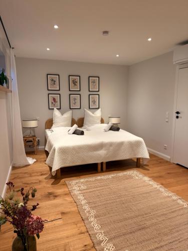 a bedroom with a large bed with white sheets at Elegantes Ferienhaus Seeidylle mit Blick auf Möhnesee in Möhnesee