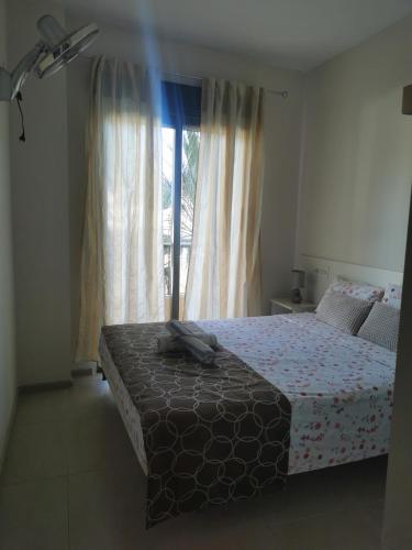 a bedroom with a bed and a large window at Apartamento Tosca Mar in Moraira