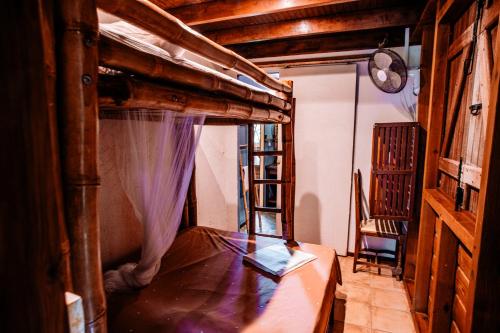 a bedroom with a bunk bed in a room at West Indies Cottage in Pointe-Noire