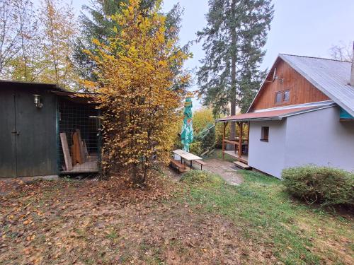 Jardín al aire libre en Chata v Jedovnicích u rybníka Olšovec