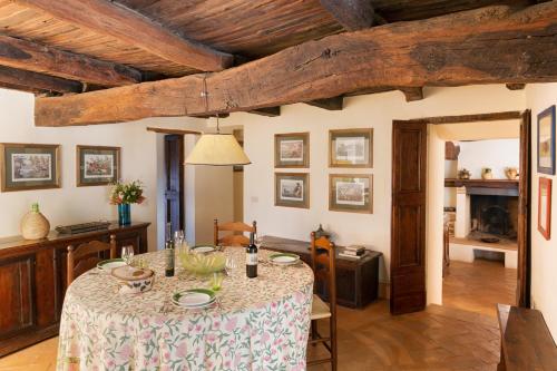 Et tv og/eller underholdning på Villa della Genga Country Houses