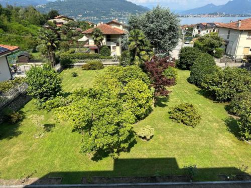 an aerial view of a yard with trees and houses at Villa Sofia in Baveno