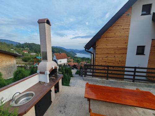 a balcony with a sink and a building at Villa Montana Zaovine in Bajina Bašta
