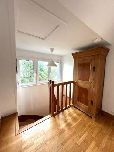 a room with a wooden door and a wooden floor at Gîte spacieux et indépendant à Valognes in Valognes