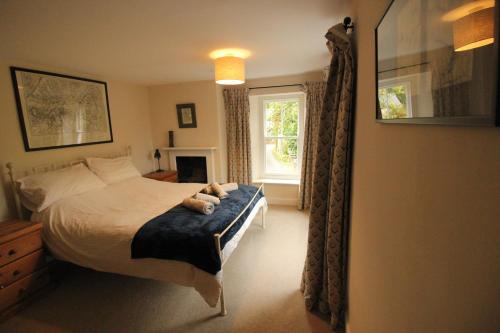 a bedroom with a bed and a window at Cwmbach Cottage, Hay on Wye in Glasbury