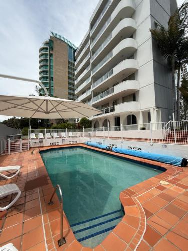 Swimmingpoolen hos eller tæt på Surfers Paradise - 2B 2bath Oceanview apartment